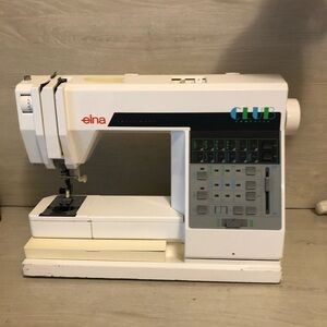 Elna Sewing Machine CLUB Type 500 w Foot Pedal & Cover Please Read